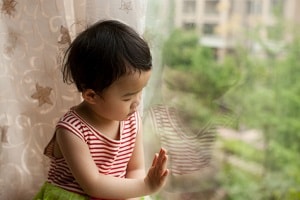 connect-with-nature-toddler-window-by-iEverest-istock-300x-min.jpg
