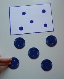 Using index cards for a preschool number activity - a card displaying five dots alongside a set of five poker chips